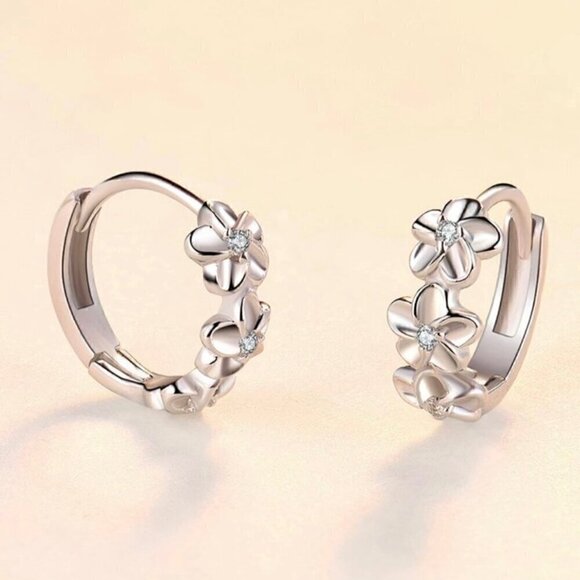 NNWT Flower Huggie Hoop Earrings S925 Sterling Silver Cubic Zirconia - Picture 8 of 9
